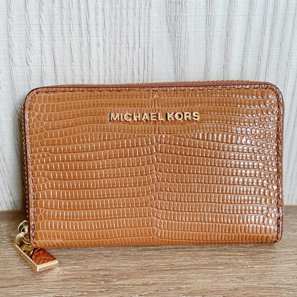 Micheal Kors wallet - Picture 8 of 16